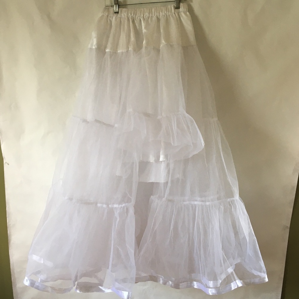 Long ruffle white skirt